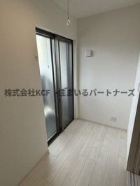 明るい色調の室内です