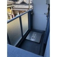 暖かな日差しのふりそそぐバルコニー