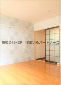 明るい色調の室内です