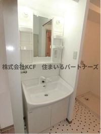 独立洗面台あり、毎朝おしゃれに忙しい女性の方におすすめです