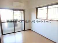 落ち着いた色調の洋室です