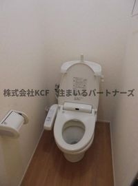 落ち着いた色調のトイレです