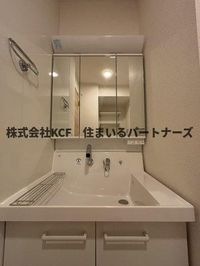 独立洗面台あり、毎朝おしゃれに忙しい女性の方におすすめです