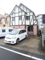 ネイ・グランドの外観