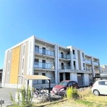 クリスタルステージの外観