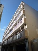 ヤカタハイツの外観