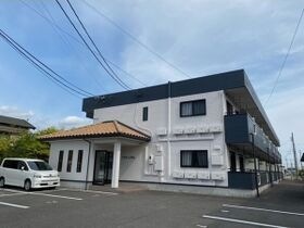 ファミーユ中山の外観