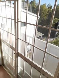暖かな日差しのふりそそぐバルコニー