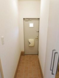 収納もある玄関です