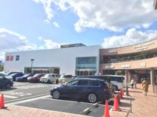 ジーユーオアシスタウン伊丹鴻池店