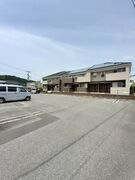駐車場があるので、車を買う予定の方も安心です