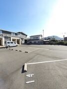駐車場があるので、車を買う予定の方も安心です