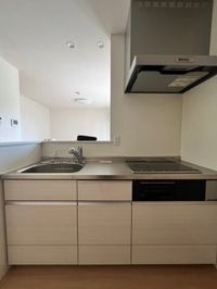 3口IHコンロのシステムキッチン♪ ※別のお部屋の写真です(参考: