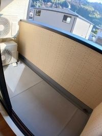 暖かな日差しのふりそそぐバルコニー