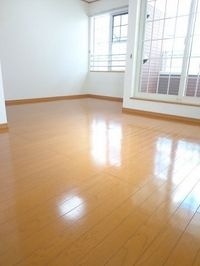 ゆったり過ごせる居間です