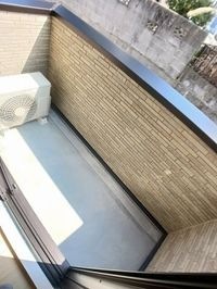 バルコニーからの眺めを楽しみながら食事をしませんか