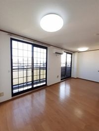 こちらのリビングで趣味の時間をお楽しみください