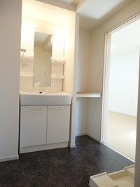 明るい洗面所です