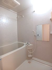 コンパクトで使いやすいお風呂です