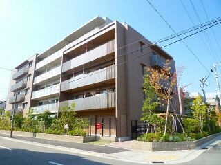 写真：甲子園三番町ハイツの外観