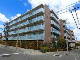 甲子園六石町ハイツの外観