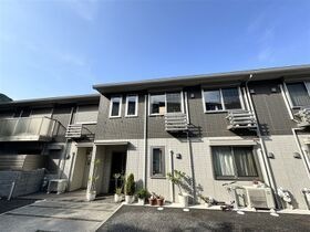 六麓荘ヒルズE棟の外観
