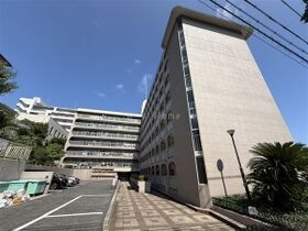 熊内スカイハイツの外観