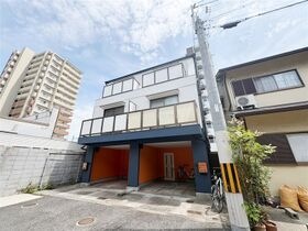 西田町テラスハウスの外観