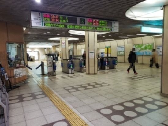 市営地下鉄板宿駅