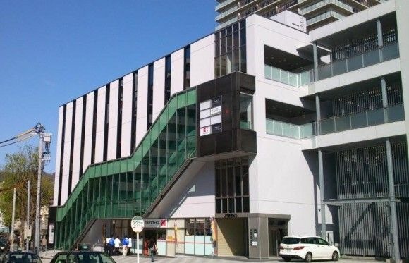 ココカラファイン 灘駅前店