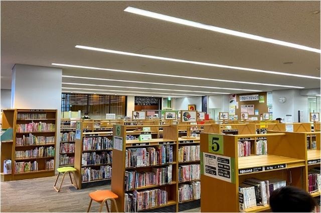 八尾市立八尾図書館