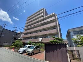 セレニティー鶴見の外観
