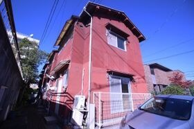 レジデンス伊島A棟の外観