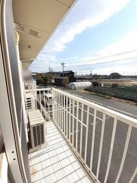 外からの目が気にならないバルコニーで洗濯物が干せます