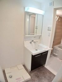 忙しい朝には欠かせない洗面所です