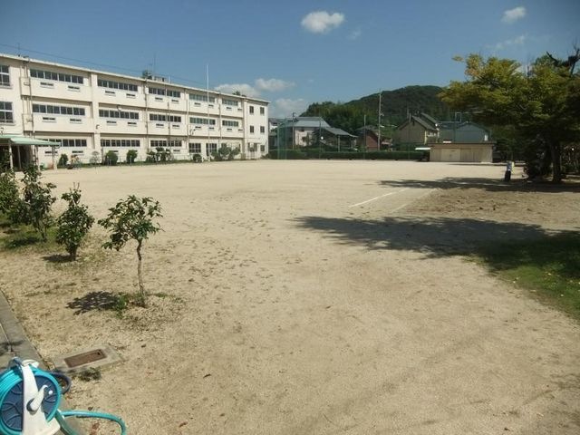 三勲小学校