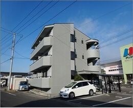 スリーサンズの外観