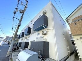 Attic宝持の外観