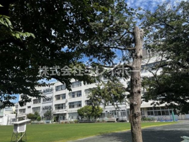 新宿小学校