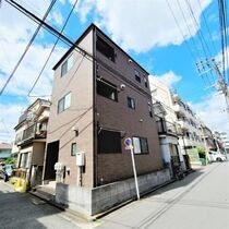 シャテロ生麦の外観