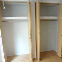 ハンガーラック付きで楽々収納♪