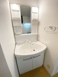 明るい洗面所です