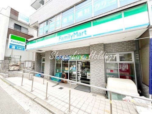 ファミリーマート大倉山駅前店