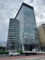 アリーナタワーの外観