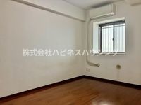 開放的な寝室です