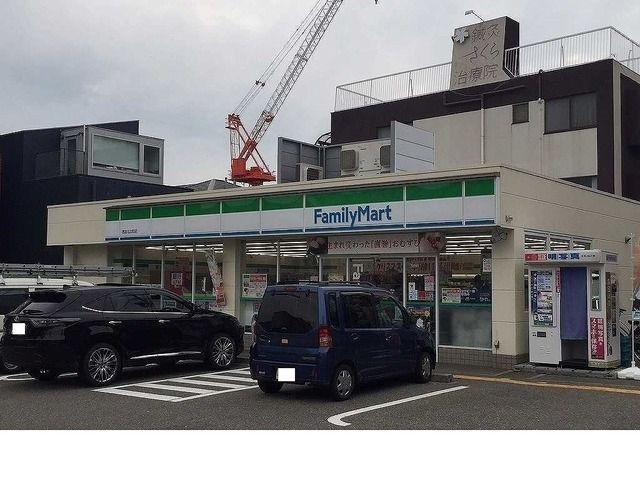 ファミリーマート名次町店
