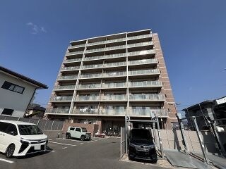 写真:ビ・ウェル学南町の外観
