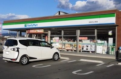 ファミリーマート 花尻ききょう町店