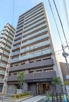 ワールドアイ梅田WESTの外観