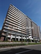 ロイヤルパークスなんばの外観